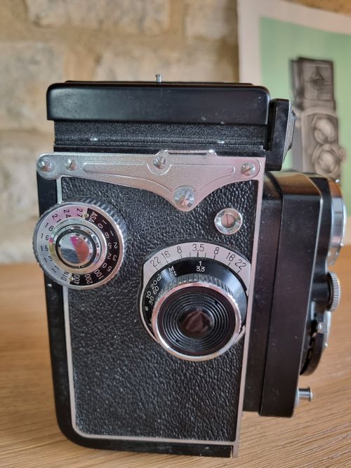 Yashica-635 Twin Lens Reflex TLR 120 Film Camera. 80mm F3.5 Yashikor Lens & Case — image 6