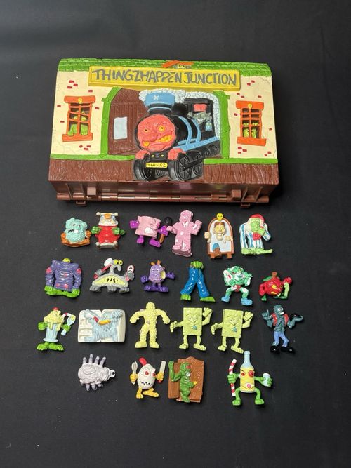 Things That Go Bump Carrying Case, 1998 plus 23 characters 1 duplicate — image 12