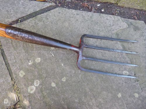 Vintage ELWELL Ladies fork, small Garden Fork Border Garden Digging Old Tool — image 2