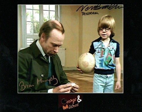 BRIAN MURPHY NICHOLAS BOND OWEN GEORGE MILDRED  DOUBLE SIGNED 10X8 PHOTO 