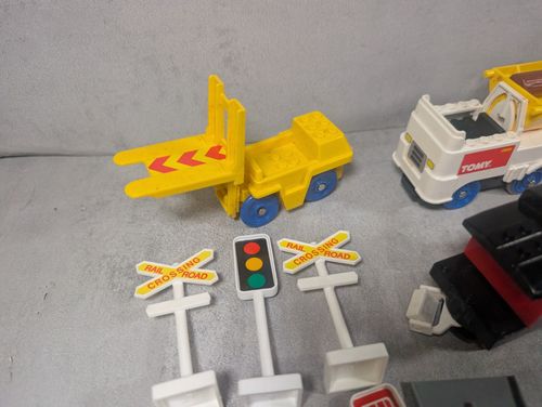 Tomy Train 3, Freight Transport Train Set from 1988 complete with extras  — image 14