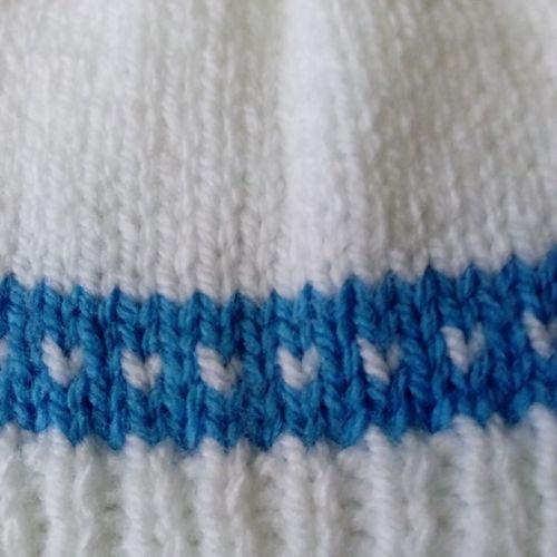 Hand Knitted 0-3 months Baby Hat And Mittens — image 3
