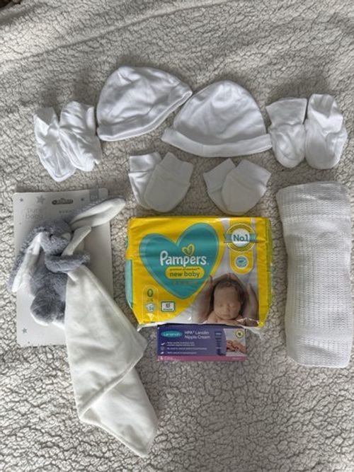 Unisex baby Bundle new born starter set/ gift baby shower/ new baby 