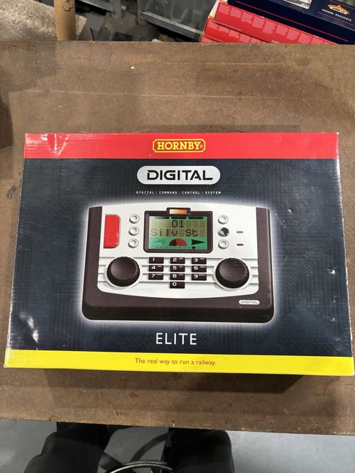 Hornby R8214 Elite DCC Digital Control Unit — image 1