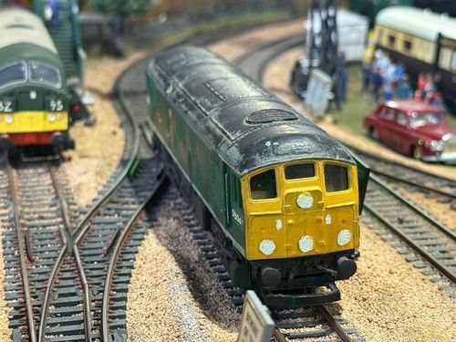 HORNBY CLASS 24 BR GREEN SULZER DIESEL LOCO HEADCODES OO WEATHERED DETAILED