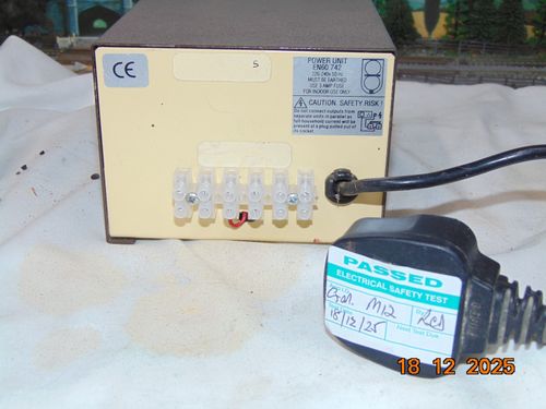Gaugemaster Model M12 transformer.. 18vDC  5amp output. G gauge. — image 2