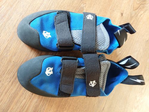 Evolv Climbing Shoes UK 3/EU 37 Unused — image 5