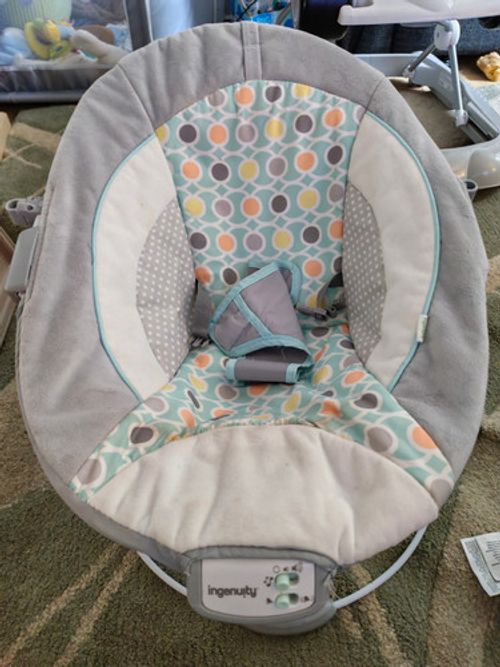 Ingenuity Baby Bouncing Chair Grey Geometric, Music & Vibration Controls