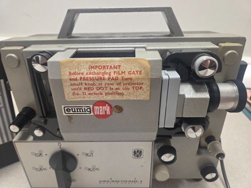 Vintage Eumig Mark 8 Standard 8mm Cine Film Projector with Original Carry Case — image 2