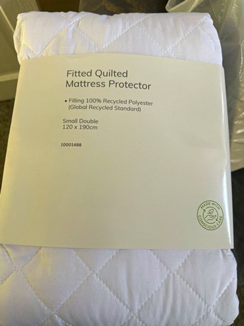 Fitted Quilted Mattress Protector Small Double 120 x 190cm White Recycled