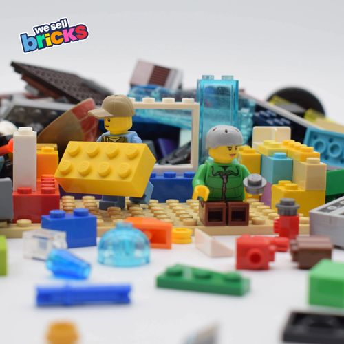 LEGO® - 1kg bricks, parts & pieces + 2 minifigures Bundle - Great Value- Cleaned — image 5
