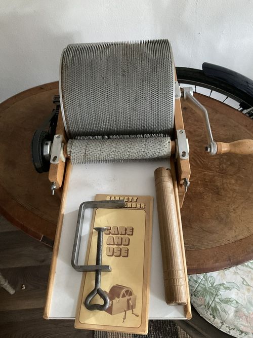 David Barnett Vintage wood Drum Carder Hand Crank wool fibre processing machine  — image 14