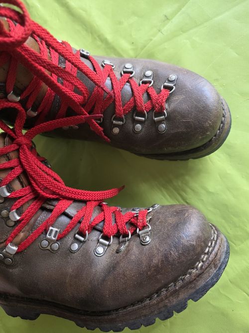 Meindl two stitched boots mountain boots vintage walking boots size 43 UK 9 brown  — image 2