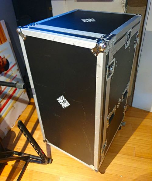 Aluminium flight Case for Rack Gear Black/Silver Lockable Carry Handle Flight