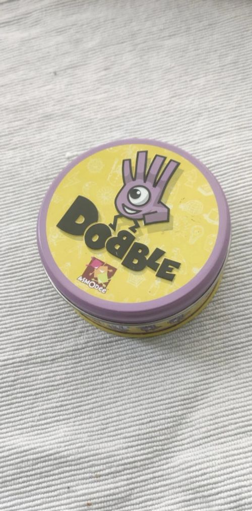 Asmodee | Dobble | Card Game | Ages 6+ | 2-8 Players |15 Minutes Playing Time UK — image 5
