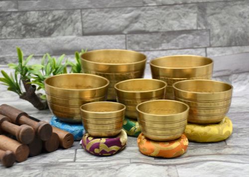 Hand hammered Singing  Bowls - Tibetan sound therapy set of 7 singing bowls  — image 1