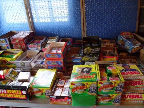 COLOSSAL VINTAGE SPORTSCARDS COLLECTION WITH OLD UNOPENED PACKS! FREE MANTLE!