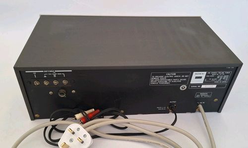 ​Vintage Sony TA-11 Stereo Amplifier & ST-11L Tuner Stack. Silver Face VU Meters — image 13