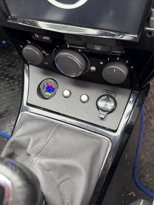 Astra H - Custom USB, Voltmeter, 12v Outlet Panel Charger With Twin Push Buttons