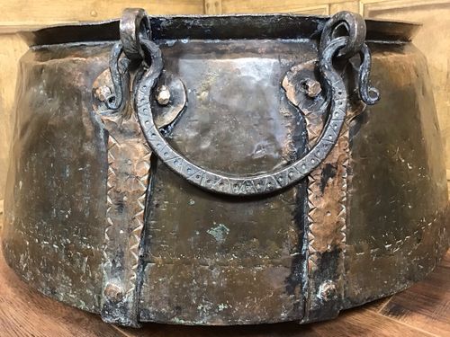 VERY LARGE ANTIQUE COPPER CAULDRON / PLANTER / LOG BIN, COPPER HANDLES 61cm DIA — image 3