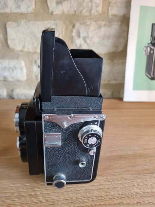 Yashica-635 Twin Lens Reflex TLR 120 Film Camera. 80mm F3.5 Yashikor Lens & Case — image 11