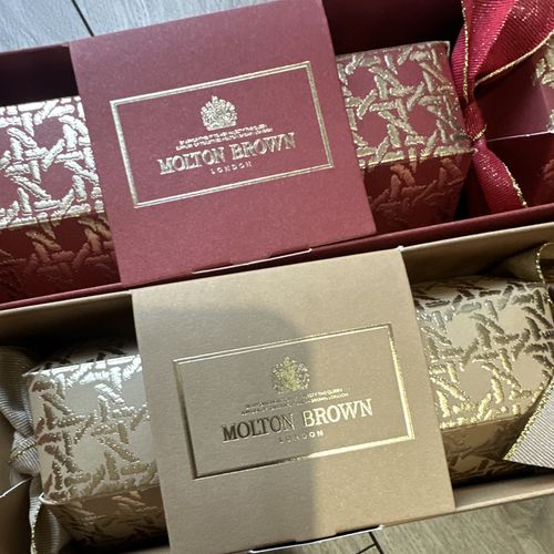 Molton Brown Bath & Shower Gel Gift Set Christmas Crackers each cracker 4x50ml — image 2