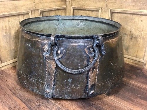 VERY LARGE ANTIQUE COPPER CAULDRON / PLANTER / LOG BIN, COPPER HANDLES 61cm DIA