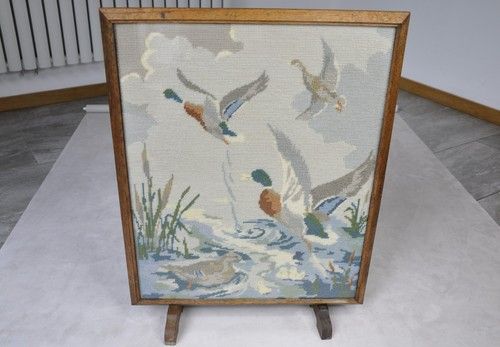 Antique Vintage Decorative Tapestry Duck Fire Screen Panel in Wooden Frame Oak ?