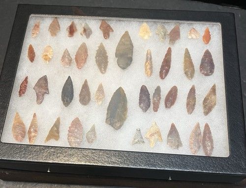 41 Neolithic Period Arrow Points 6,000 Years Old From Africa In A Riker Mount