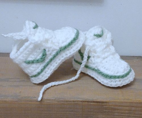 NEW BABY CROCHET SHOES TRAINERS SNEAKERS BOOTIES WHITE GREEN HANDMADE  shoes  — image 1