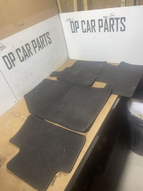 8201711342 GENUINE RENAULT CAPTUR FLOOR CARPET MATS 2020 ONWARDS