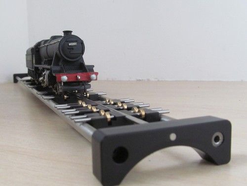 OO / HO Rolling Road. Not unlike Hornby but cheaper. 50cm Long. Rapid Delivery