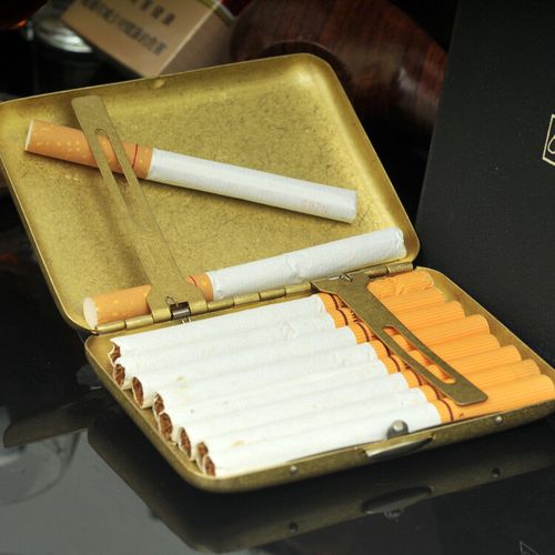 Collecteable Vintage Solid Brass Smoking Can hold 16 Cigarettes Case Holder — image 4