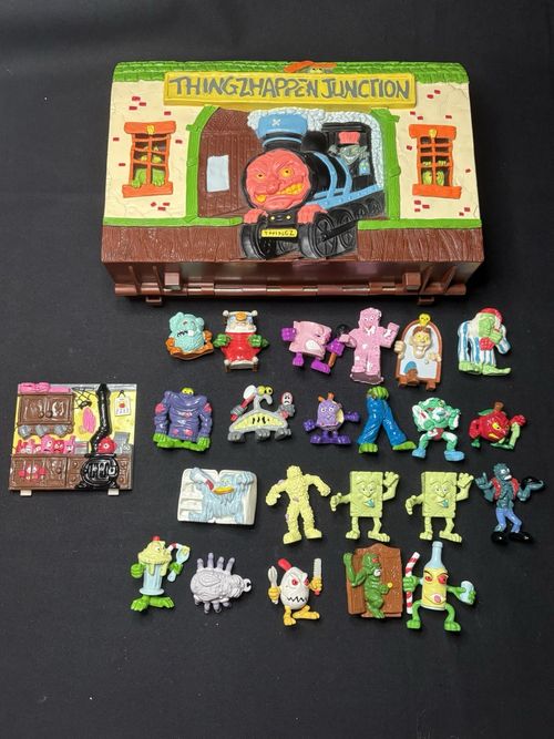 Things That Go Bump Carrying Case, 1998 plus 23 characters 1 duplicate — image 13