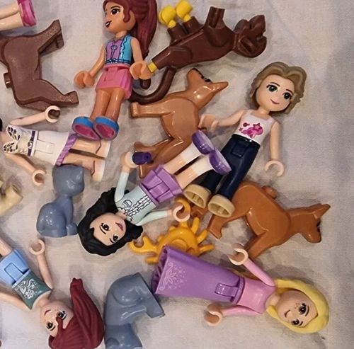 Genuine Lego Friends Girls Bundle 1kg-1000 Mixed Bricks Parts Pieces+2 Figures — image 2