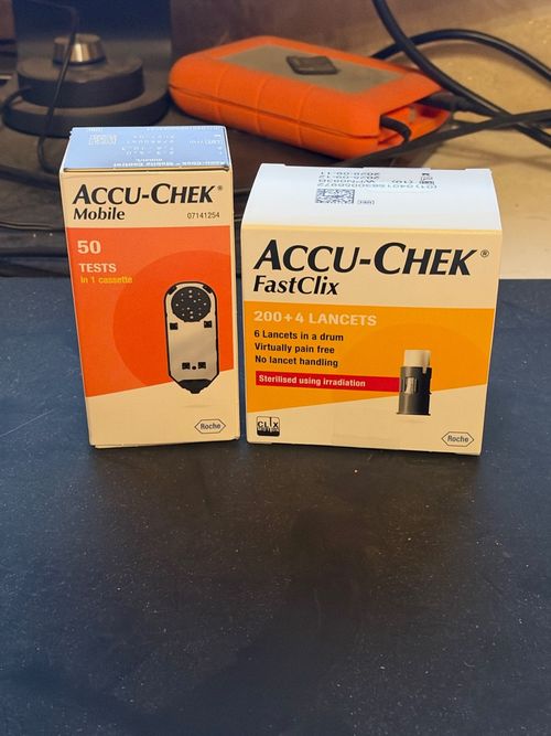 Accu-Chek Mobile Cassette, Blood Glucose plus ACCU-CHEK FastClix test strips — image 1