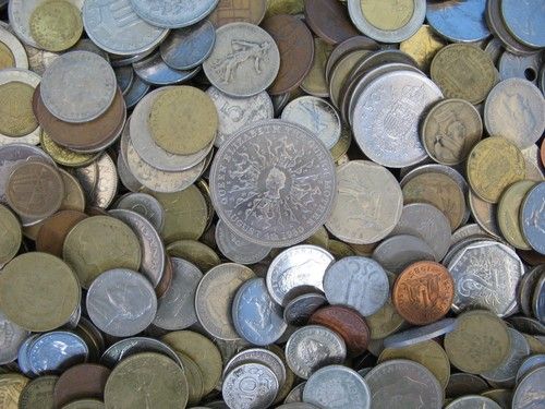 1 KILO OF WORLD COINS NOT FULL OF US/CANADIAN CENTS OVER 200+ COINS FREE UK POST