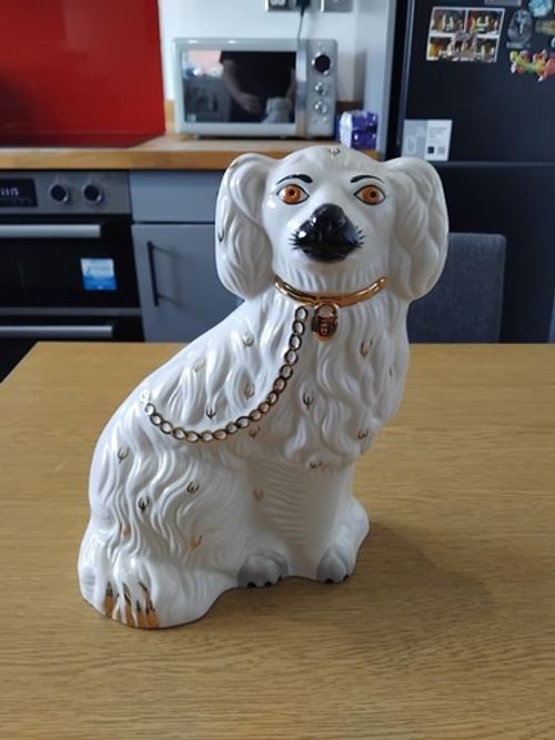 Vintage Royal Doulton 1378-5 Wally Dog Staffordshire Spaniel Figurine White Gold