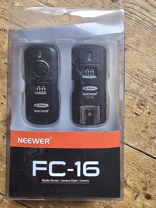 Neewer FC-16 Multi-channel 3-in-1 Remote Flash Trigger — image 1