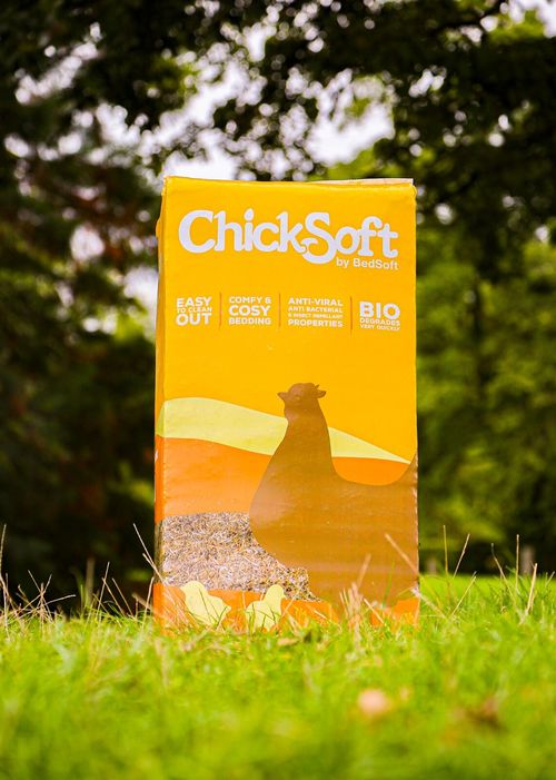 Chicksoft Chicken Bedding 16KG Low Dust Wheat Straw Poultry Coop Brooder Hens — image 3