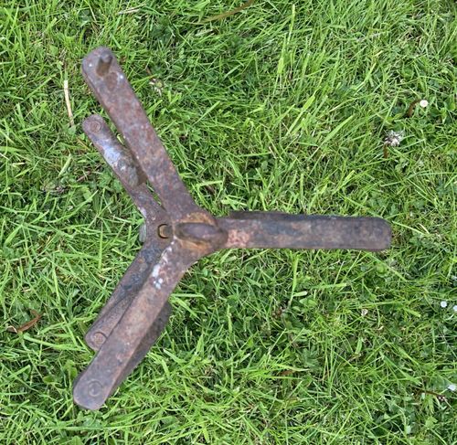 Large Vintage GARDEN STRING SPOOL WINDER - blacksmith made - unusual TRIPLE ARM — image 6