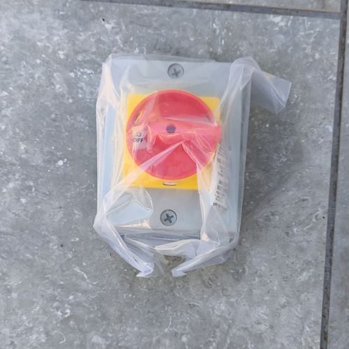 Europa Components LB324P 32A 4 Pole Isolator Switch IP65 Polycarbonate Rotary — image 3