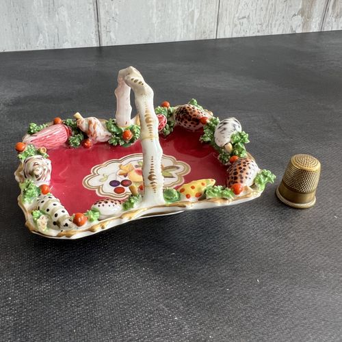 Chamberlain’s Worcester Miniature Basket Containing Seashell Shells C 1820 — image 3
