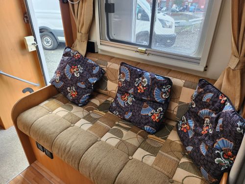 motorhomes fixed bed 4 berth — image 22