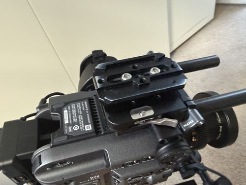 Sony FX6 Cinema Camera Body with Accessories 56hrs used  — image 7