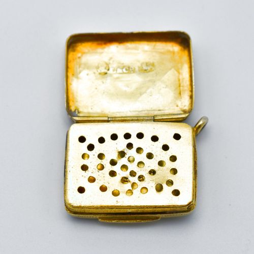 Antique Georgian Solid Sterling Silver Gilt Vinaigrette 1827 — image 2