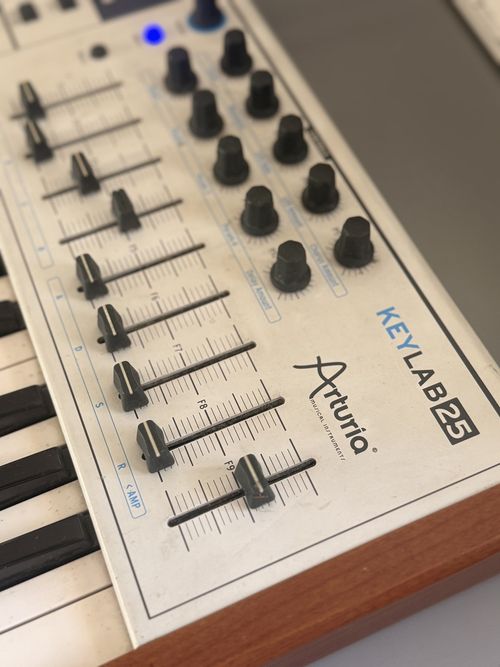 Arturia Keylab 25 Midi keyboard — image 8