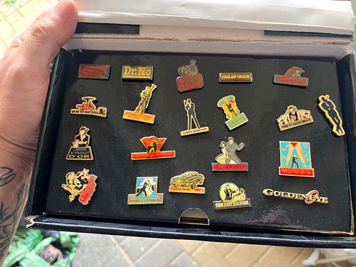 Rare James Bond 007 Master Pin’s France Vintage Boxed 20 Pin Collection 1990