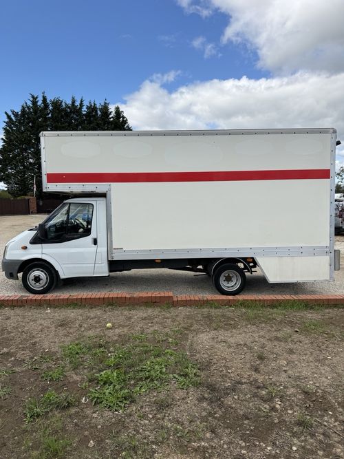 Ford Transit Luton Van — image 4