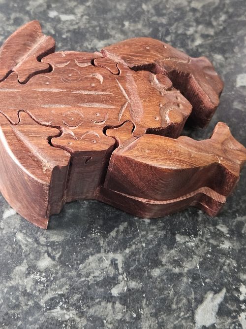 Vintage Hand Carved Wooden Puzzle Frog Toad 7 Piece Chunky Secret Centre Moons — image 5